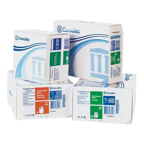 combihesive natura basis mit modellierbarem Hautschutz und Rastringsystem in vier Packungen aufeinander gestapelt auf weißem Hintergrund.jpg